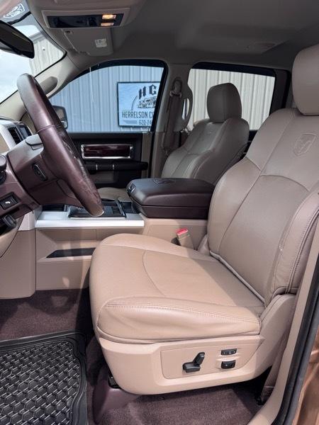 RAM 1500 Laramie Crew Cab 4WD 2012