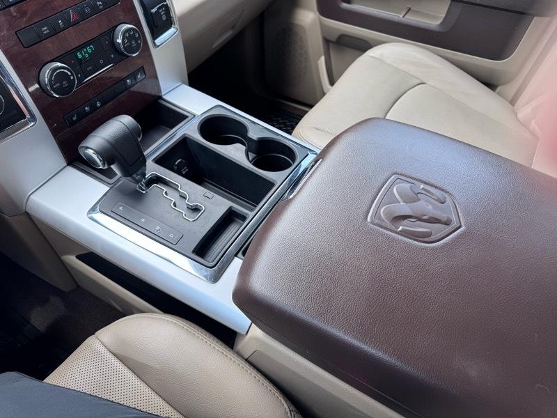 RAM 1500 Laramie Crew Cab 4WD 2012