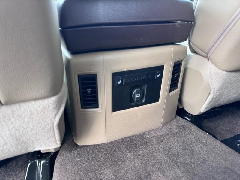 RAM 1500 Laramie Crew Cab 4WD 2012