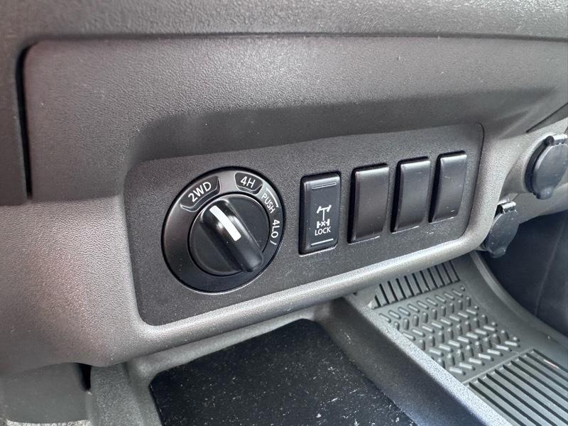 Nissan Frontier Nismo Crew Cab 4WD 2006