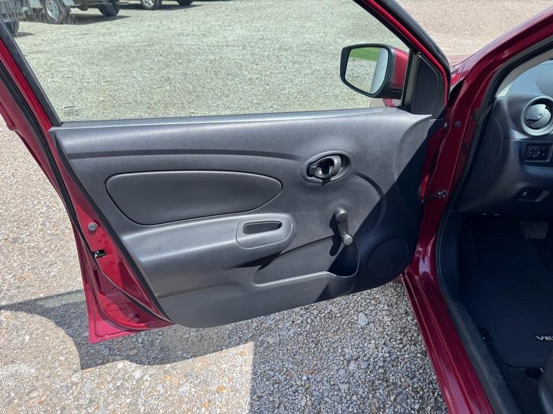 Nissan Versa 1.6 S Plus 2016