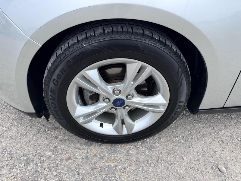 Ford Focus SE Sedan 2014