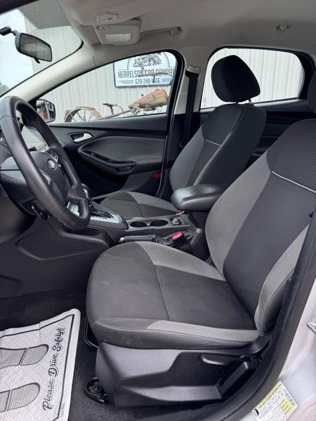 Ford Focus SE Sedan 2014