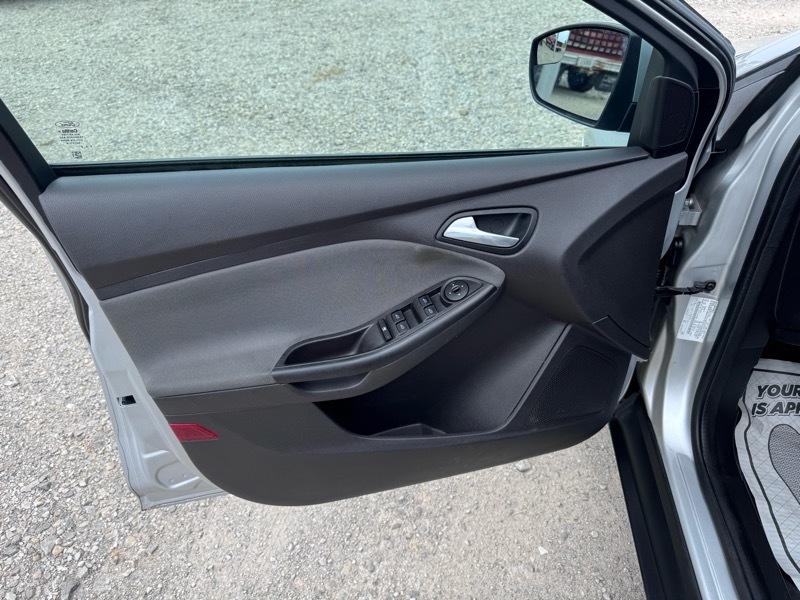 Ford Focus SE Sedan 2014