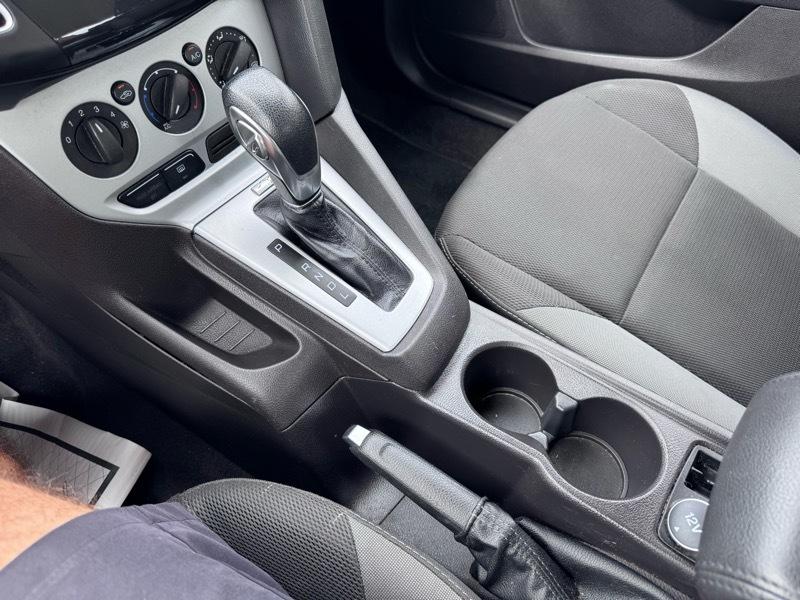 Ford Focus SE Sedan 2014