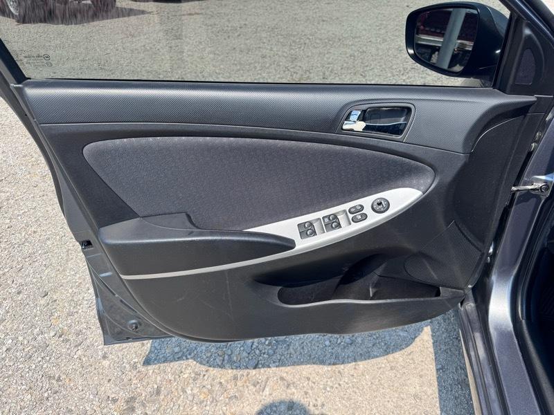 Hyundai Accent SE Hatchback Auto 2013