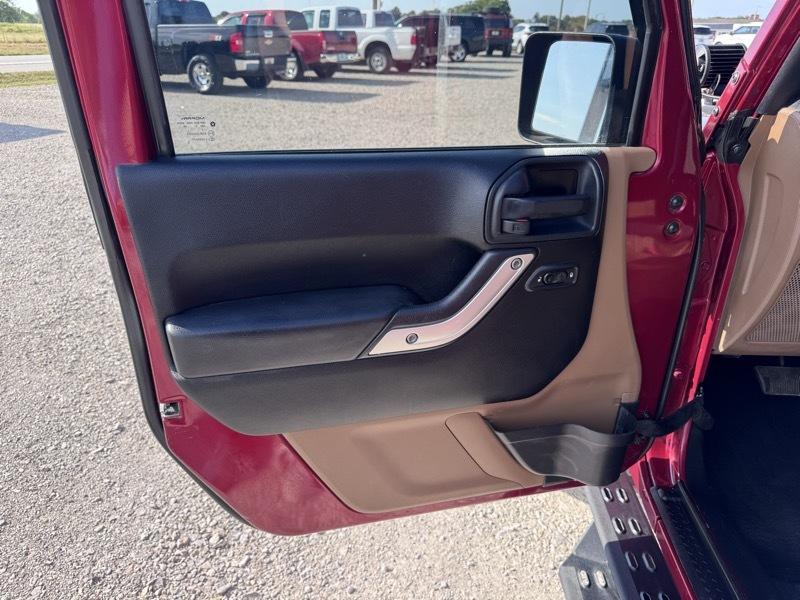 Jeep Wrangler Unlimited Sahara 4WD 2013