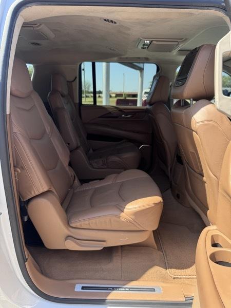 Cadillac Escalade ESV Platinum 4WD 2016