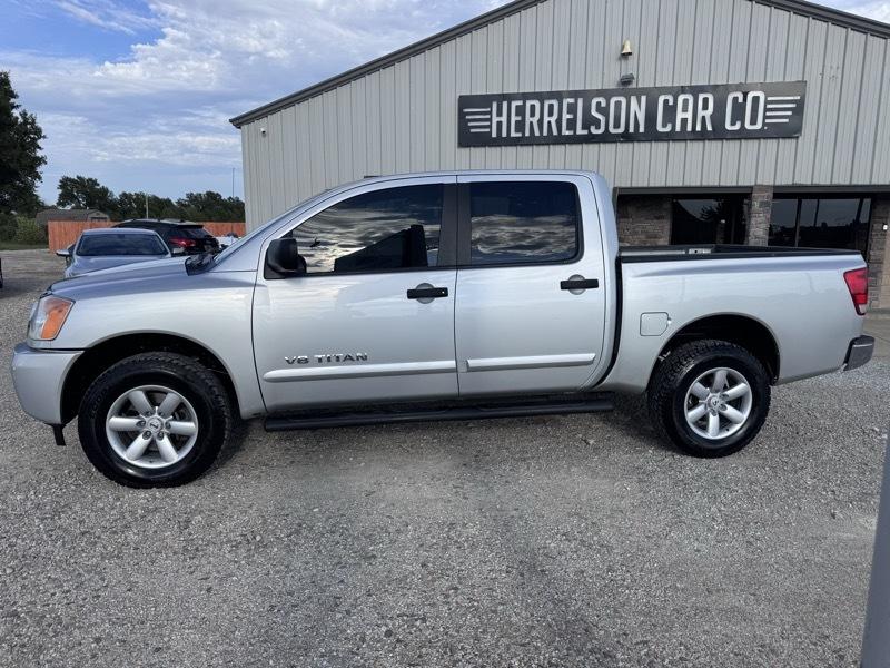 Nissan Titan SV Crew Cab 4WD 2013