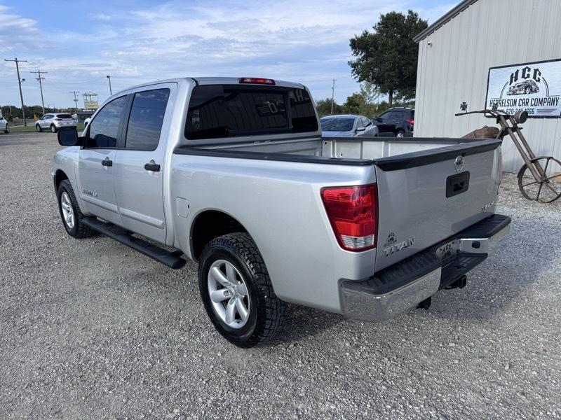 Nissan Titan SV Crew Cab 4WD 2013