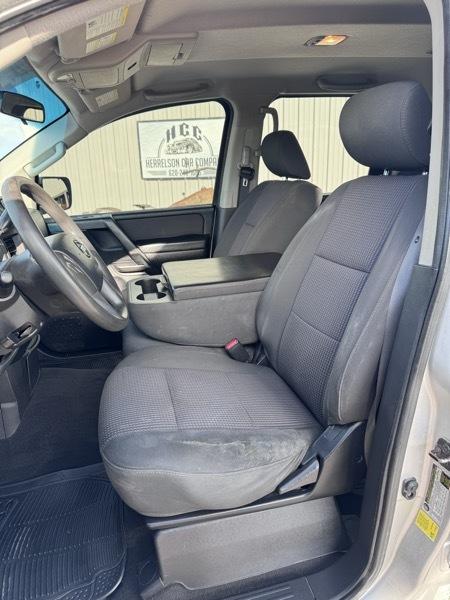 Nissan Titan SV Crew Cab 4WD 2013