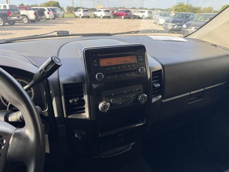 Nissan Titan SV Crew Cab 4WD 2013