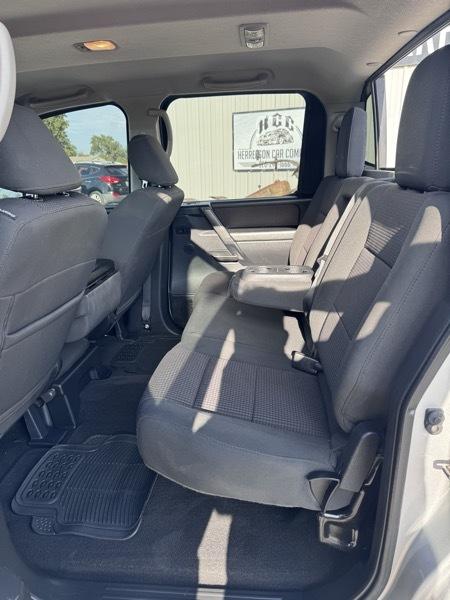 Nissan Titan SV Crew Cab 4WD 2013