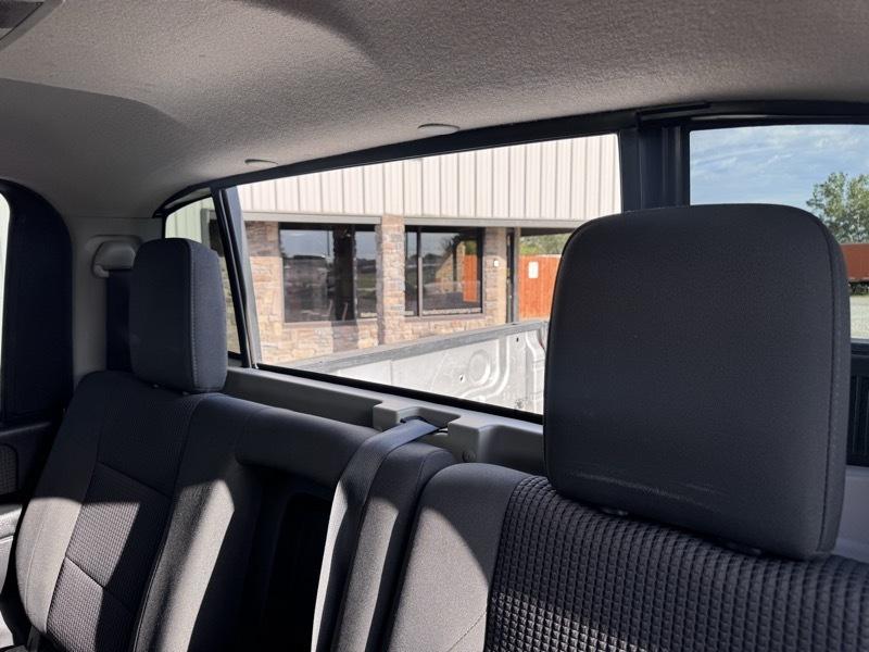 Nissan Titan SV Crew Cab 4WD 2013