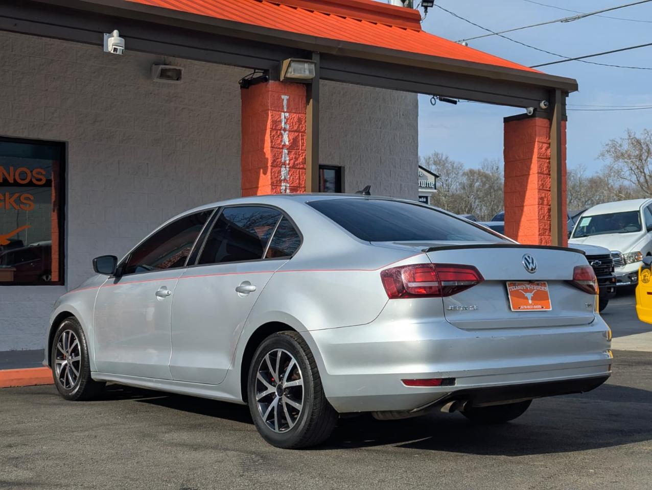 Volkswagen Jetta 1.4T SE 6A 2016