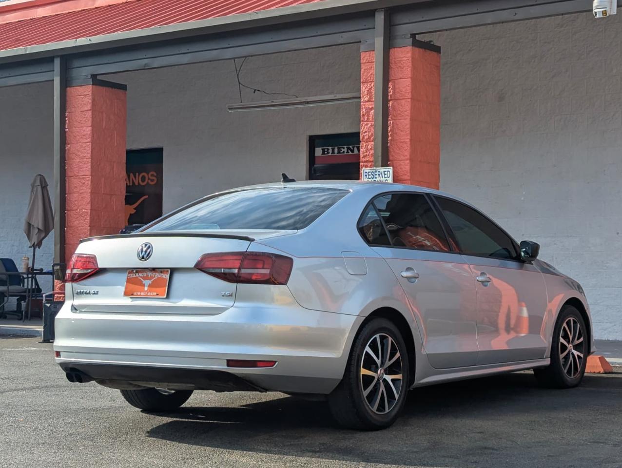 Volkswagen Jetta 1.4T SE 6A 2016