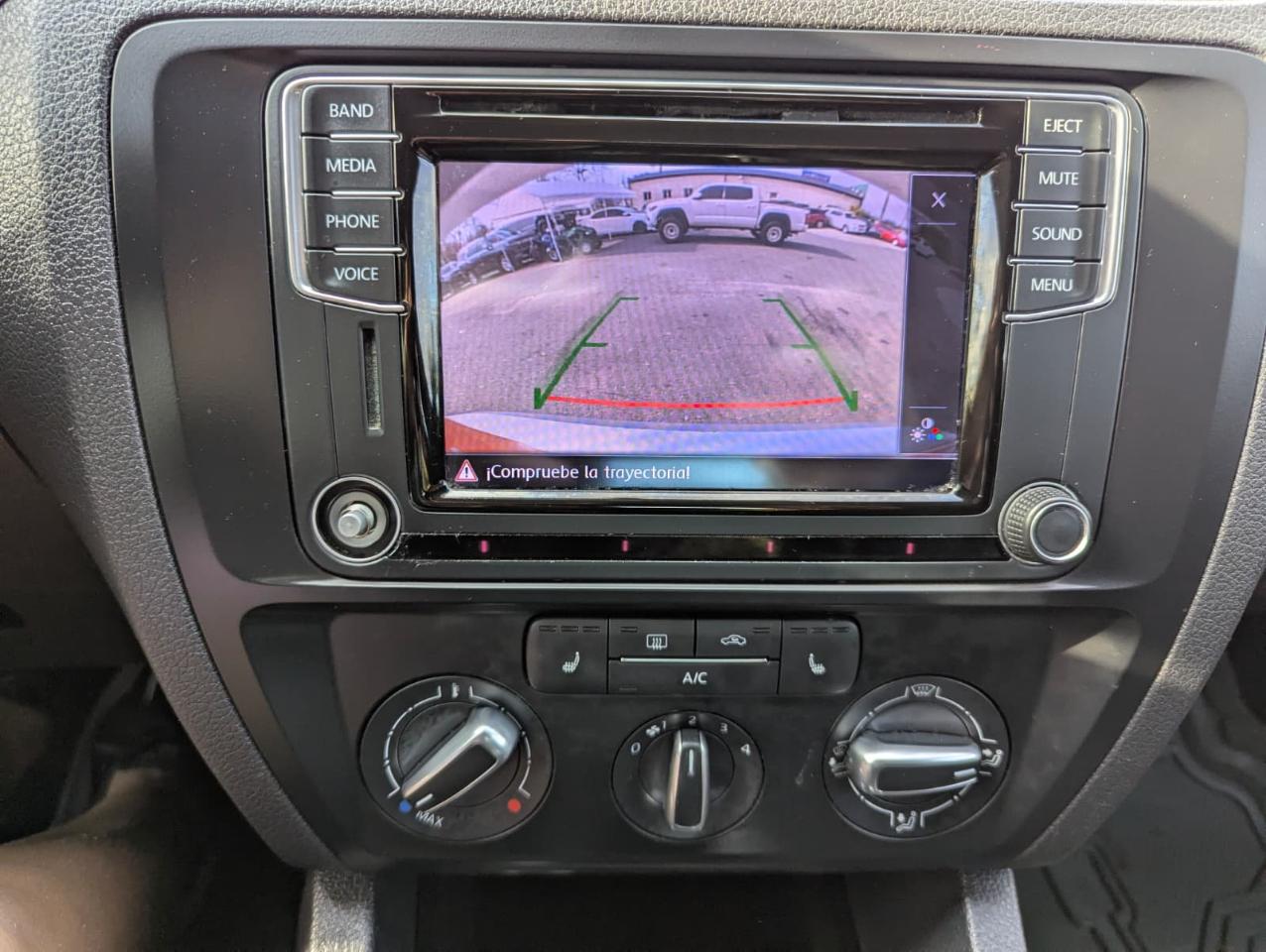 Volkswagen Jetta 1.4T SE 6A 2016