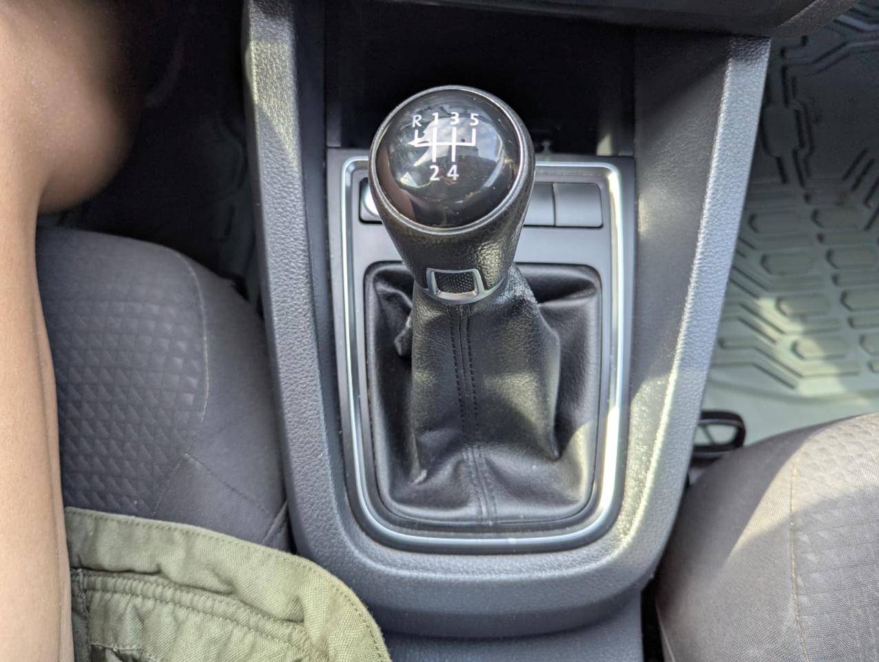 Volkswagen Jetta 1.4T SE 6A 2016