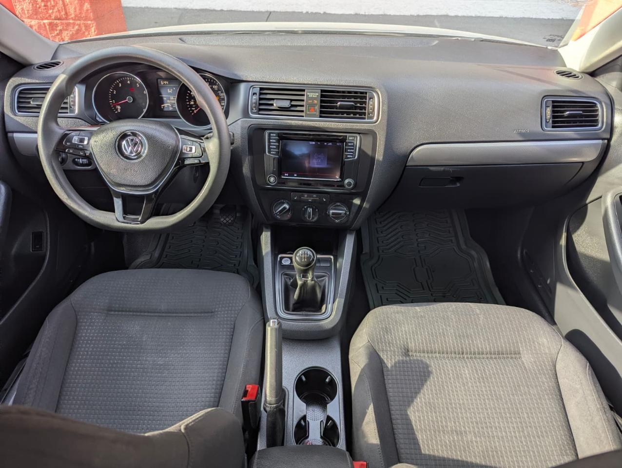 Volkswagen Jetta 1.4T SE 6A 2016