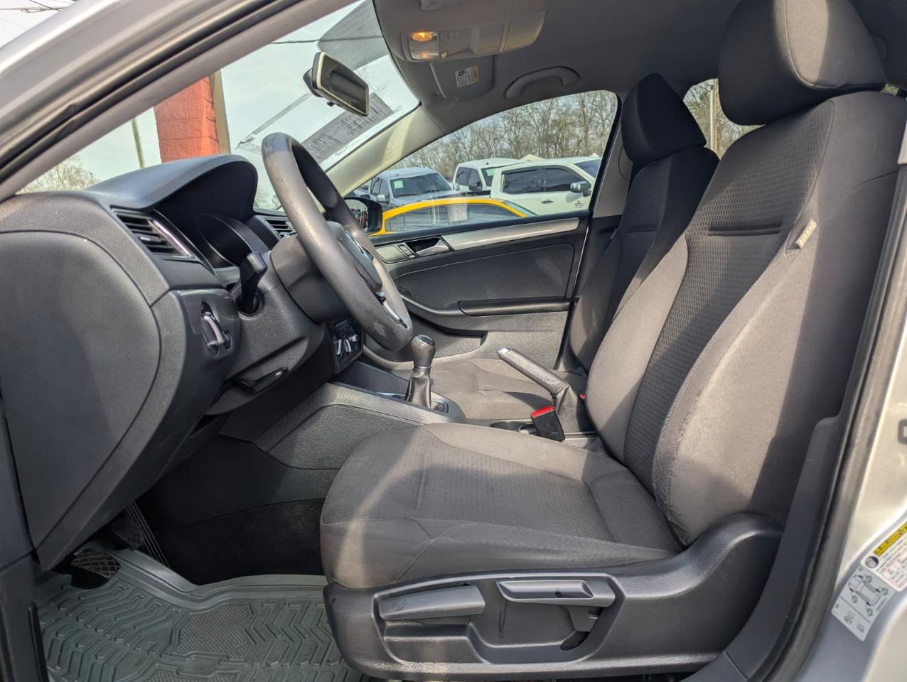 Volkswagen Jetta 1.4T SE 6A 2016