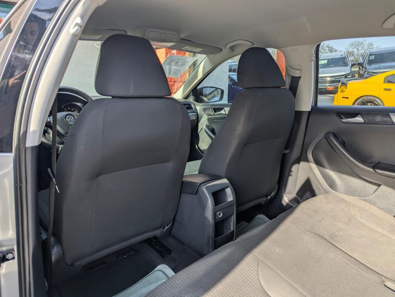 Volkswagen Jetta 1.4T SE 6A 2016