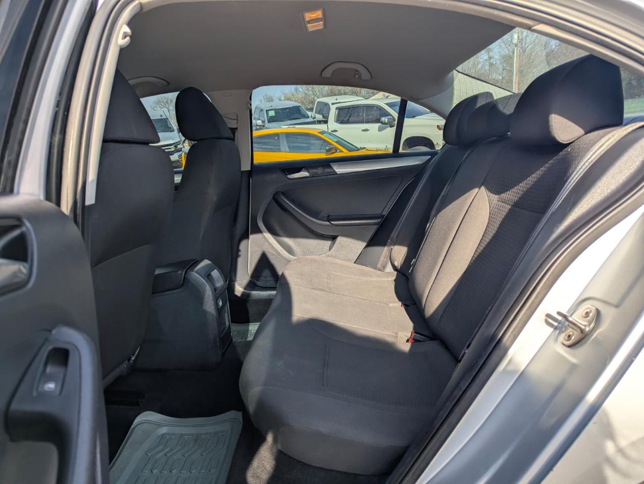 Volkswagen Jetta 1.4T SE 6A 2016