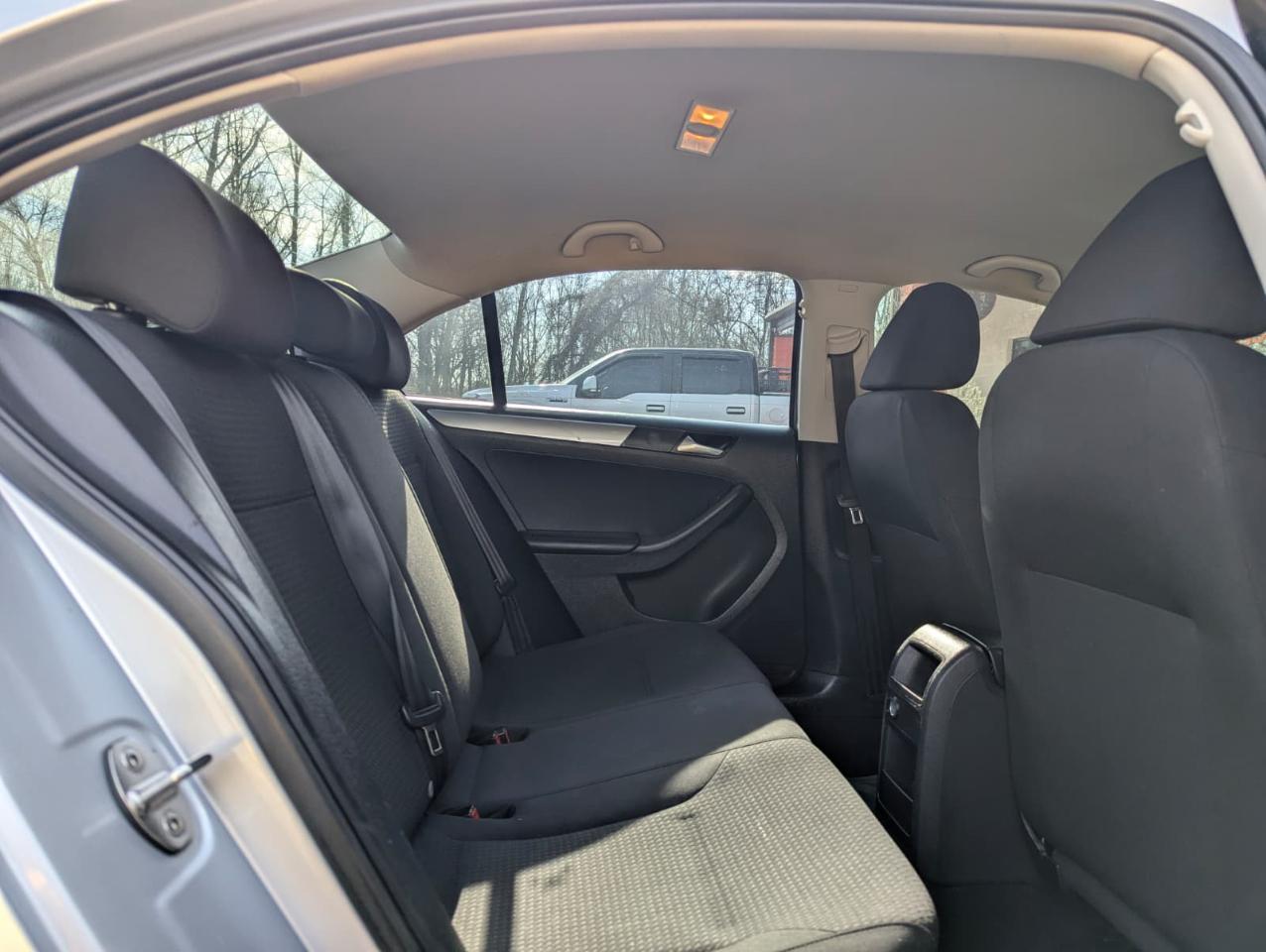 Volkswagen Jetta 1.4T SE 6A 2016