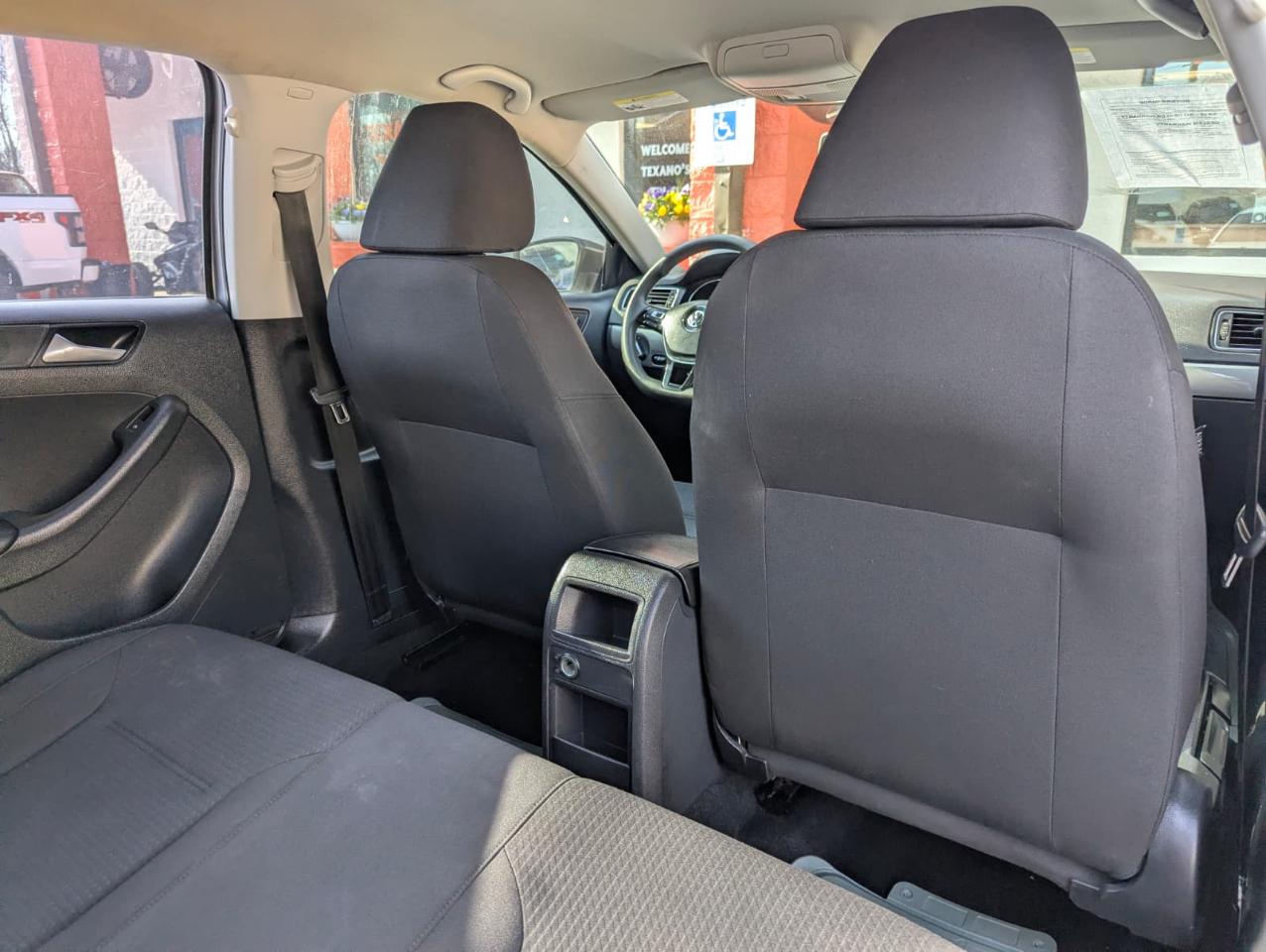 Volkswagen Jetta 1.4T SE 6A 2016