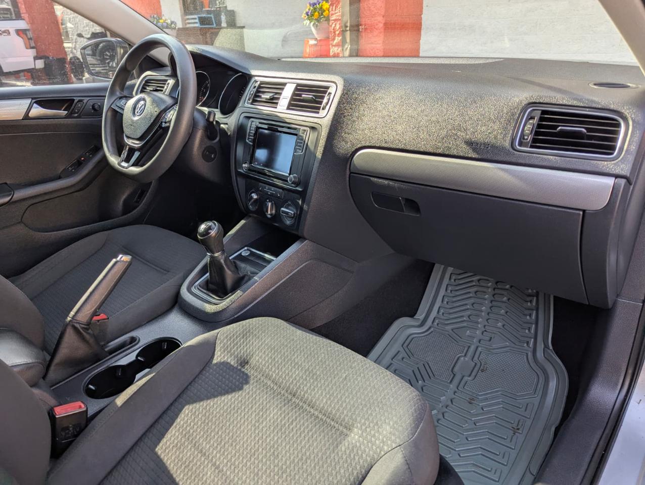 Volkswagen Jetta 1.4T SE 6A 2016