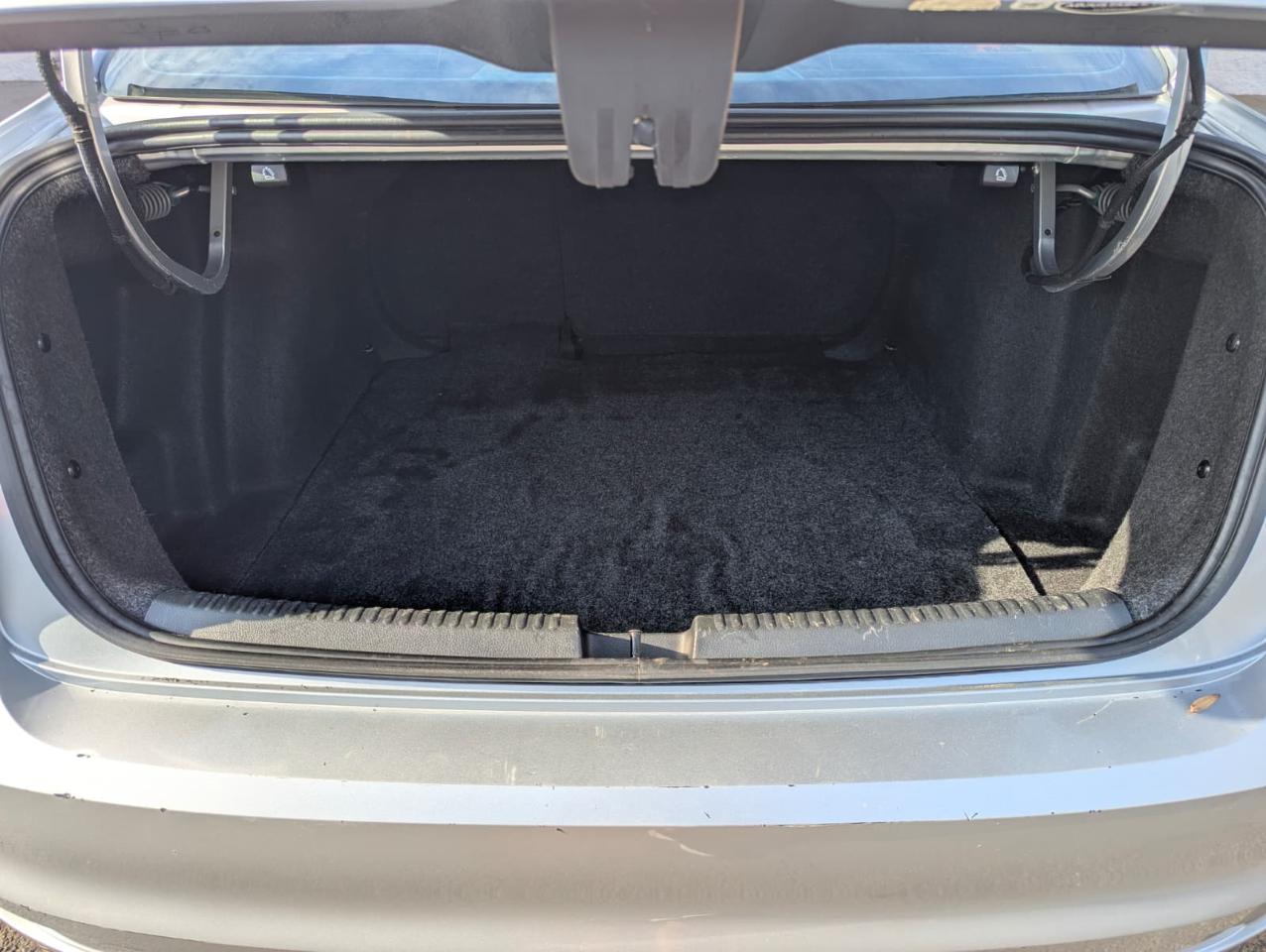 Volkswagen Jetta 1.4T SE 6A 2016