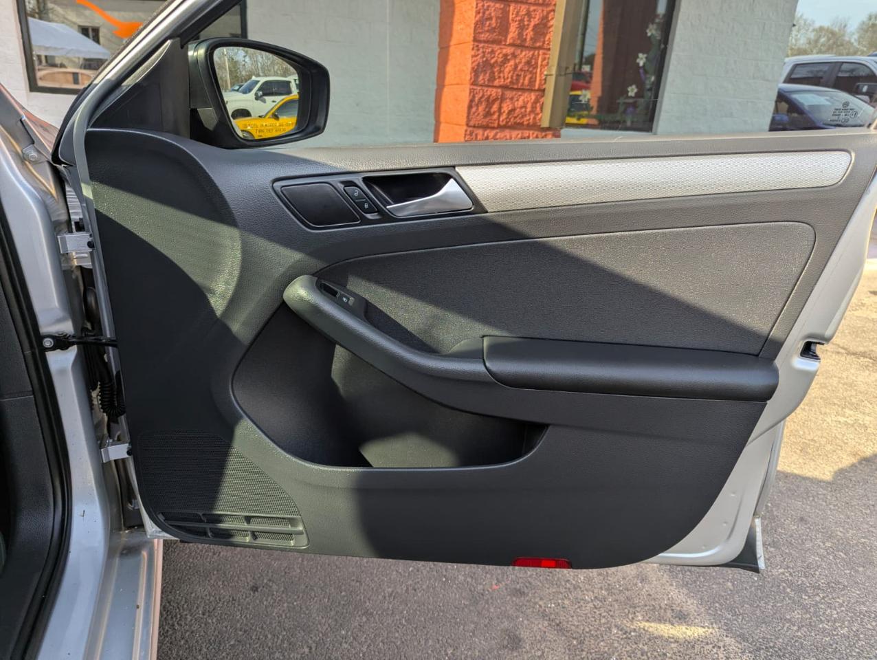 Volkswagen Jetta 1.4T SE 6A 2016