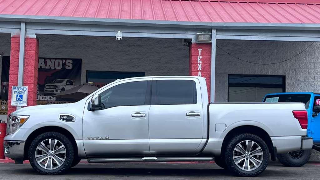 Nissan Titan SV Crew Cab 2WD 2017