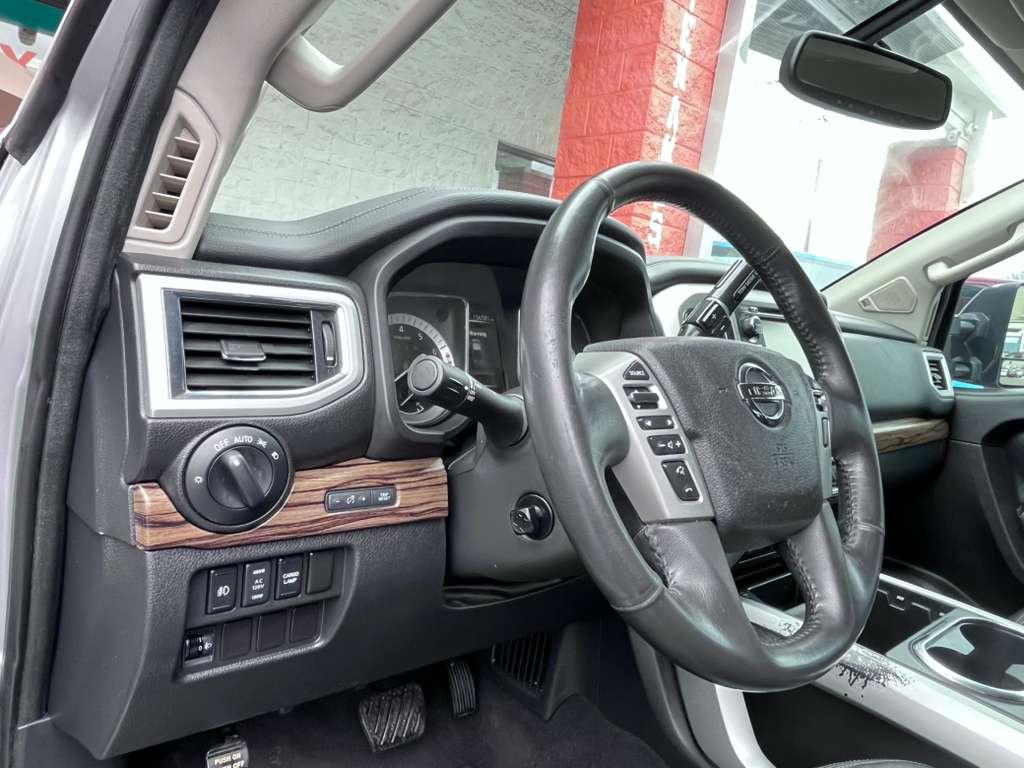Nissan Titan SV Crew Cab 2WD 2017