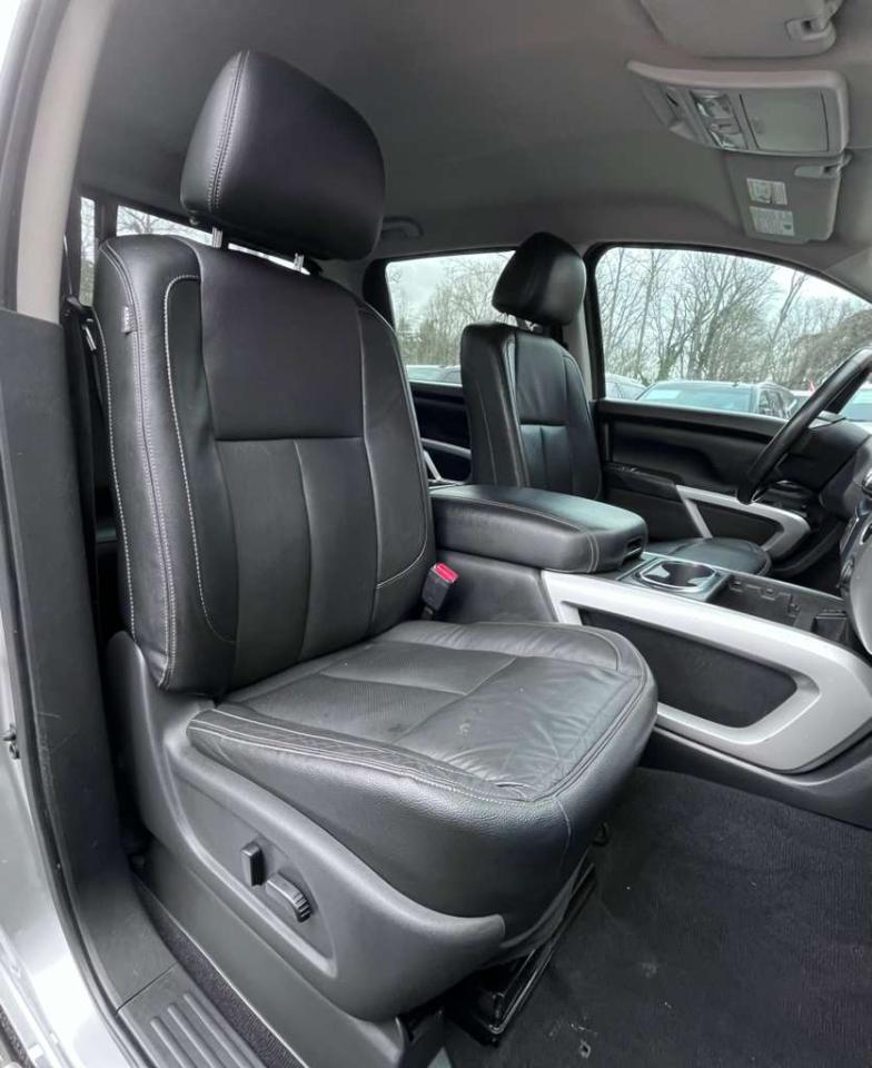 Nissan Titan SV Crew Cab 2WD 2017