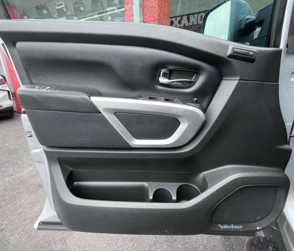 Nissan Titan SV Crew Cab 2WD 2017