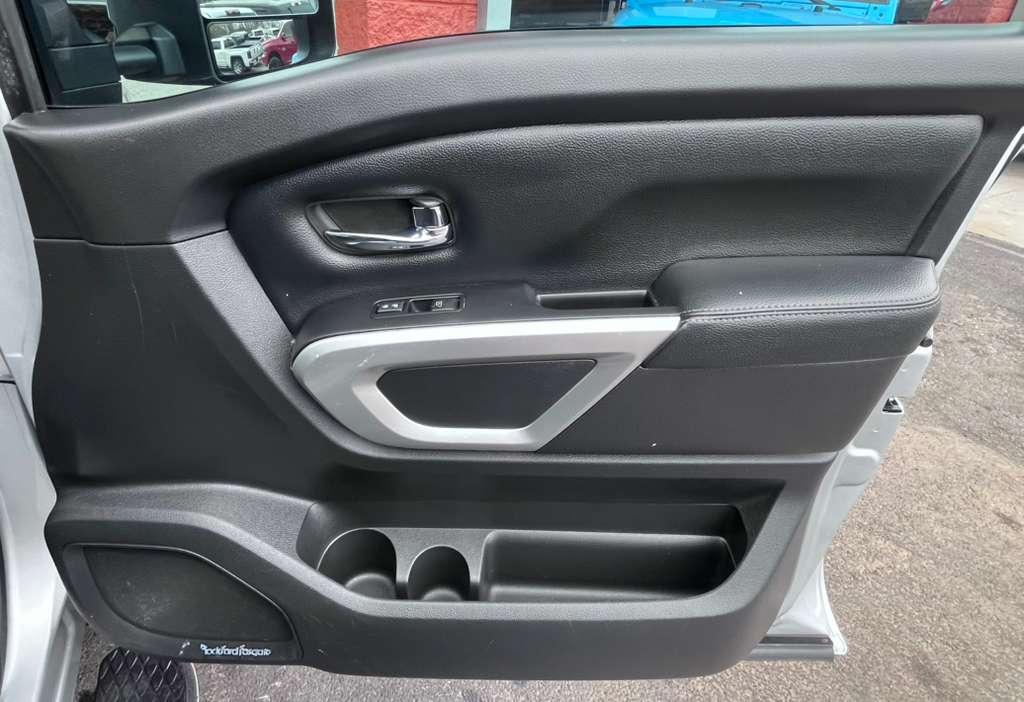 Nissan Titan SV Crew Cab 2WD 2017