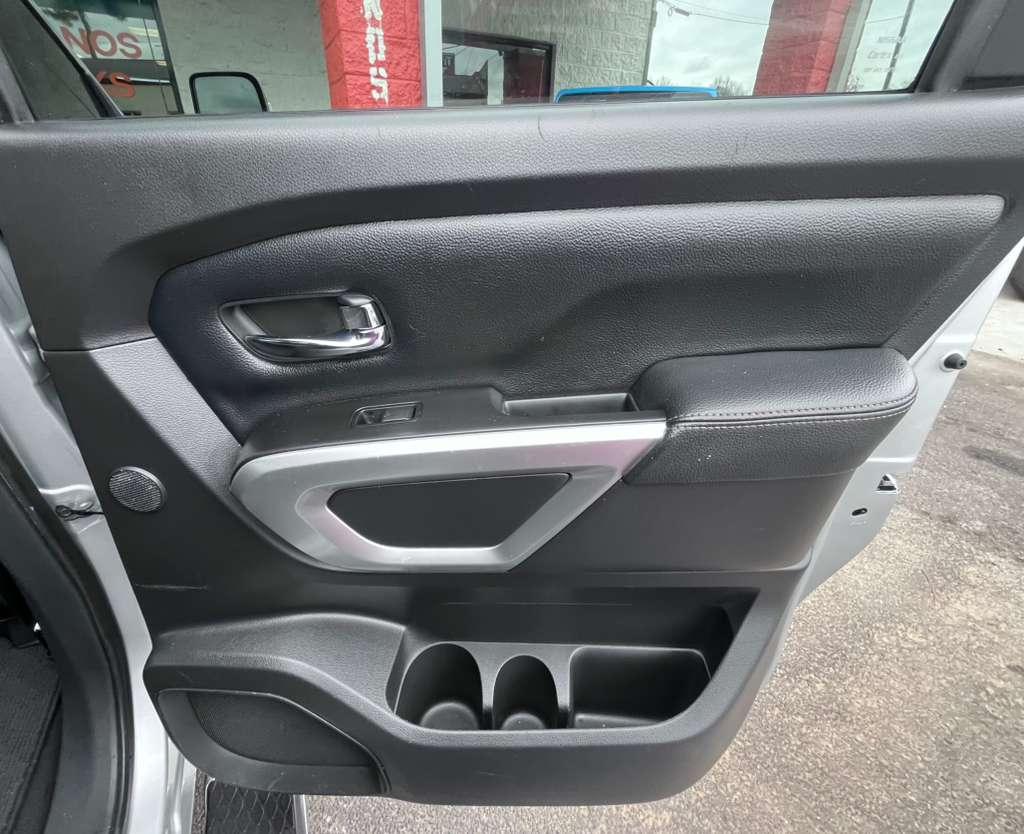 Nissan Titan SV Crew Cab 2WD 2017