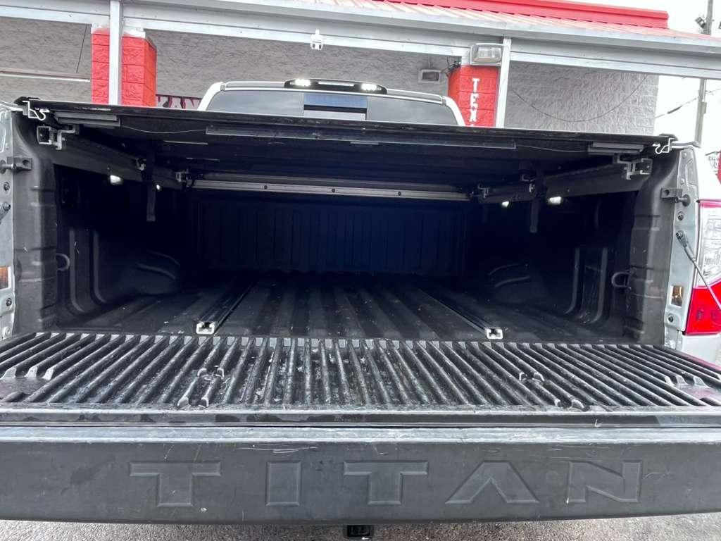 Nissan Titan SV Crew Cab 2WD 2017