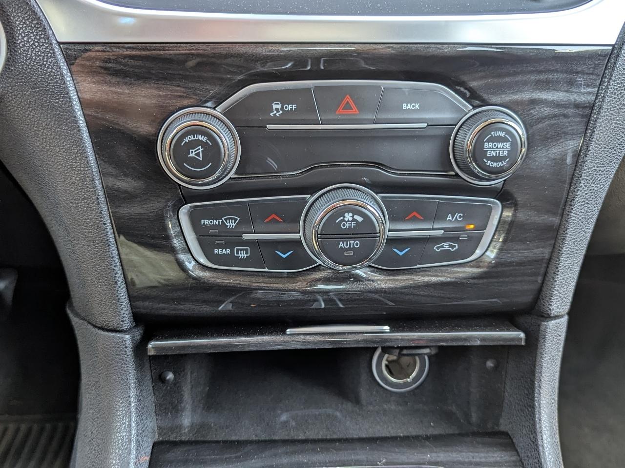 Chrysler 300 Limited RWD 2016