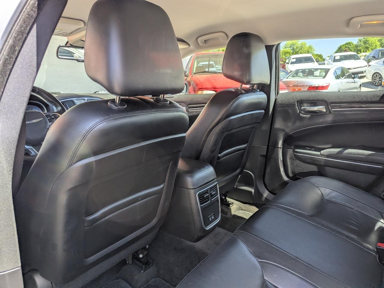 Chrysler 300 Limited RWD 2016