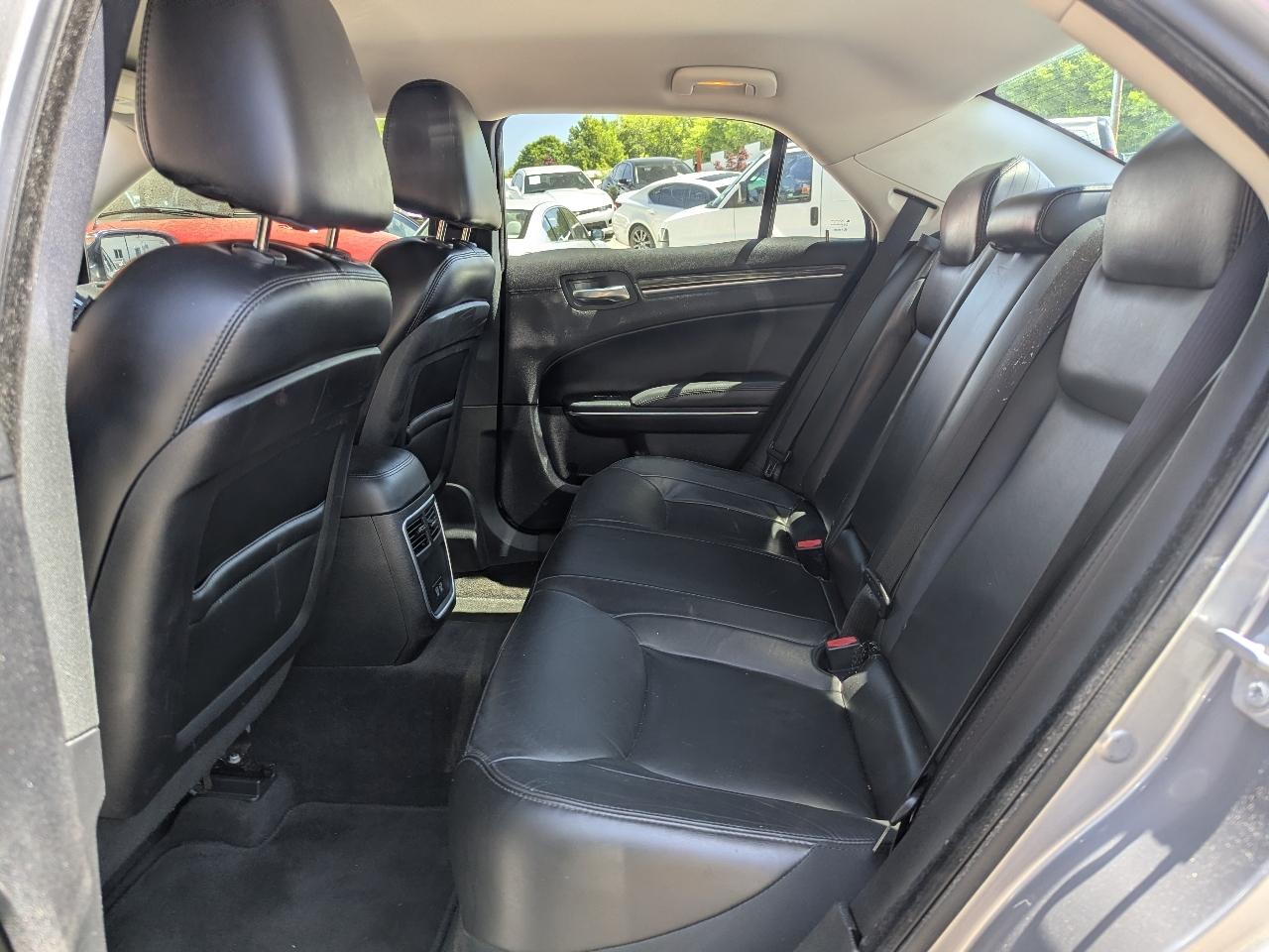 Chrysler 300 Limited RWD 2016