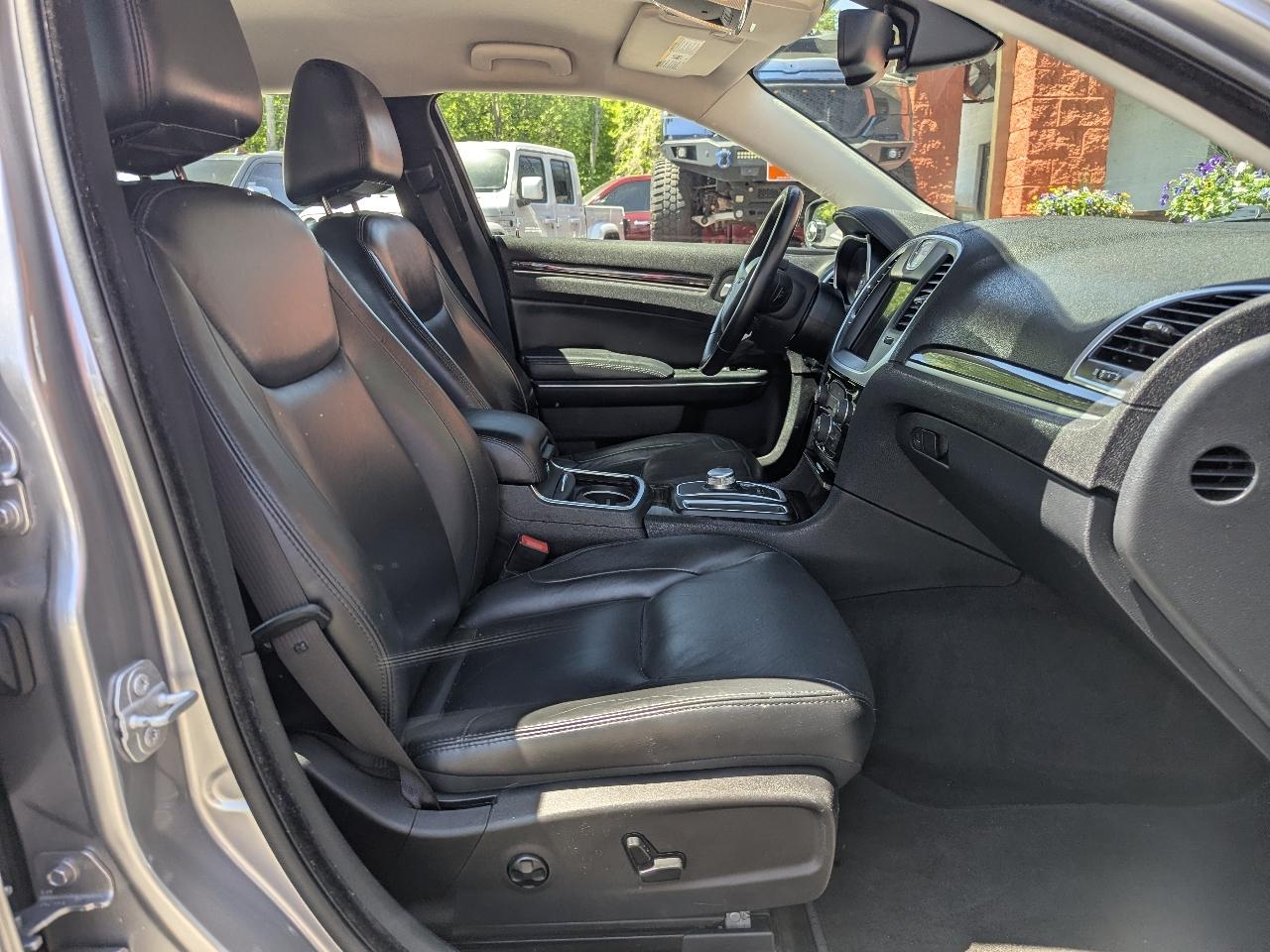 Chrysler 300 Limited RWD 2016