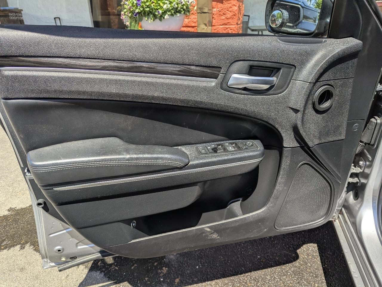 Chrysler 300 Limited RWD 2016