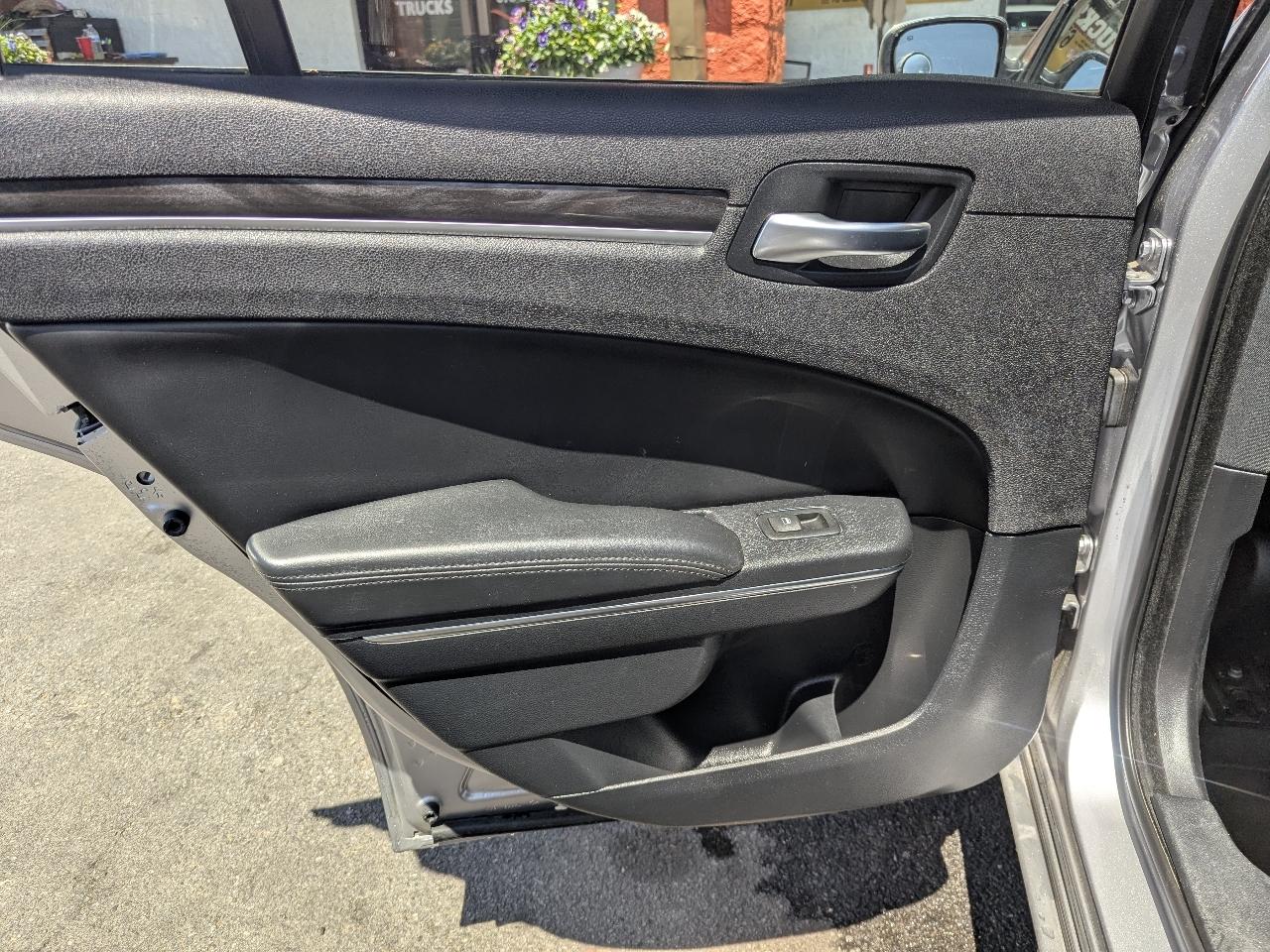 Chrysler 300 Limited RWD 2016