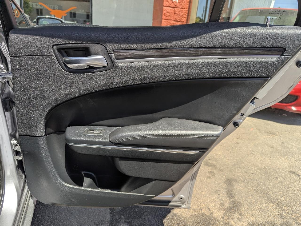 Chrysler 300 Limited RWD 2016