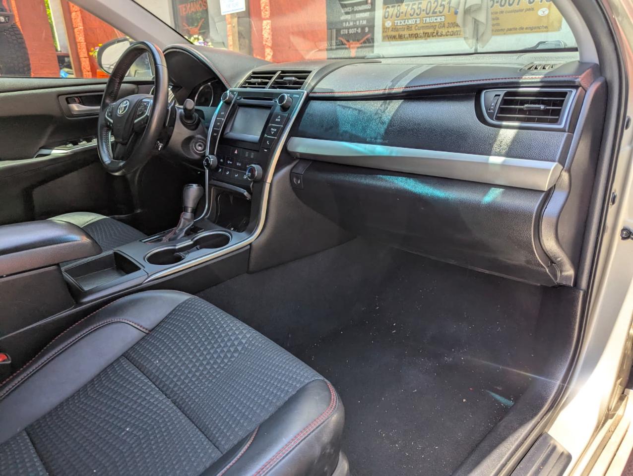 Toyota Camry SE 2015