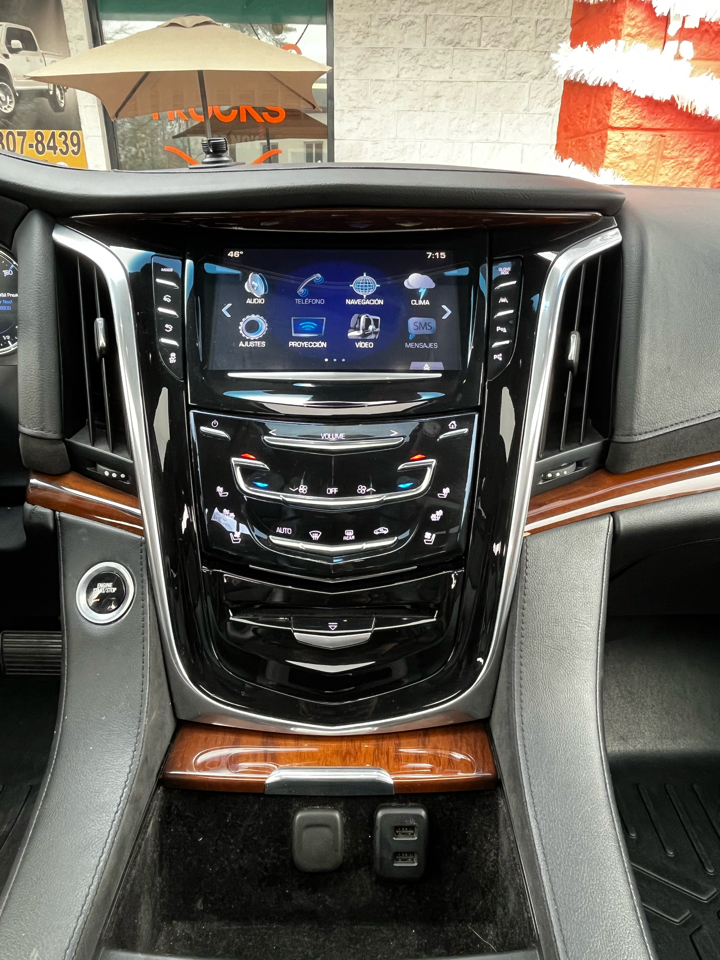 Cadillac Escalade ESV Premium Luxury 4WD 2017