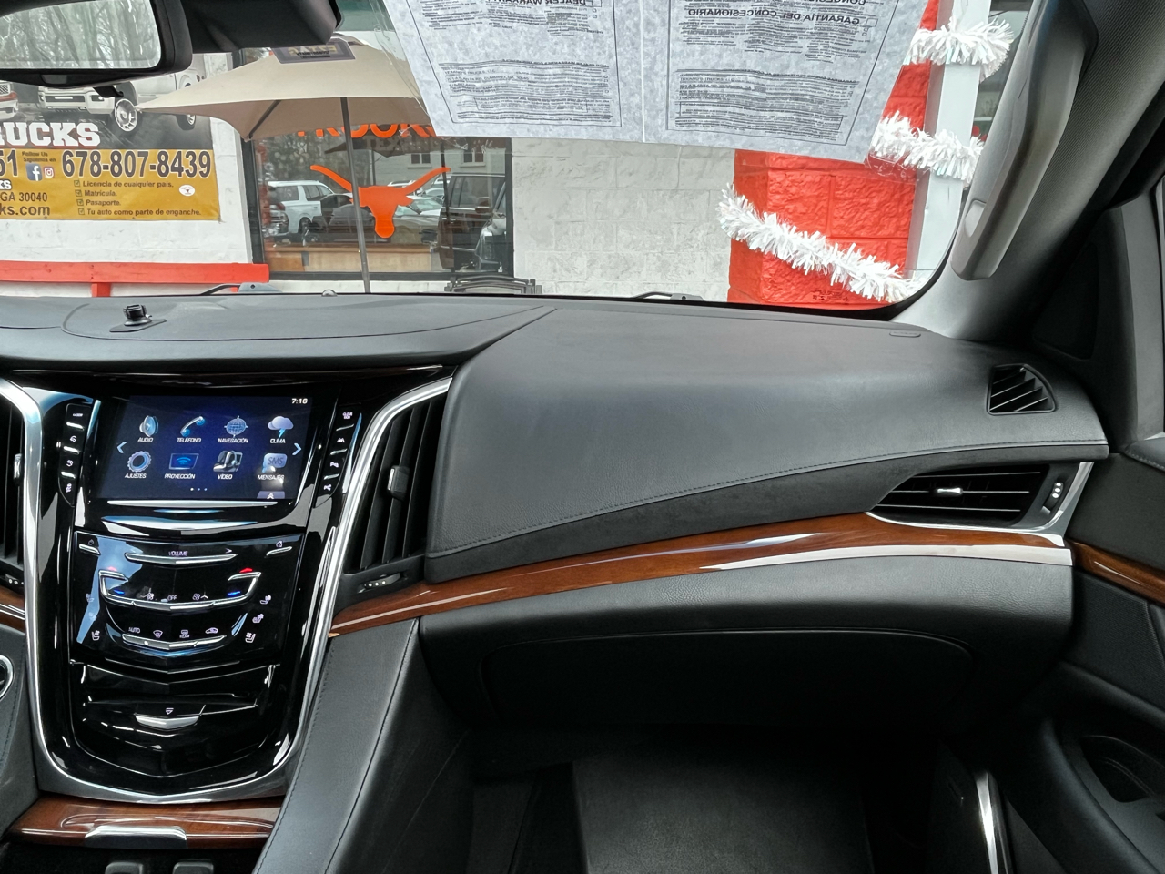 Cadillac Escalade ESV Premium Luxury 4WD 2017