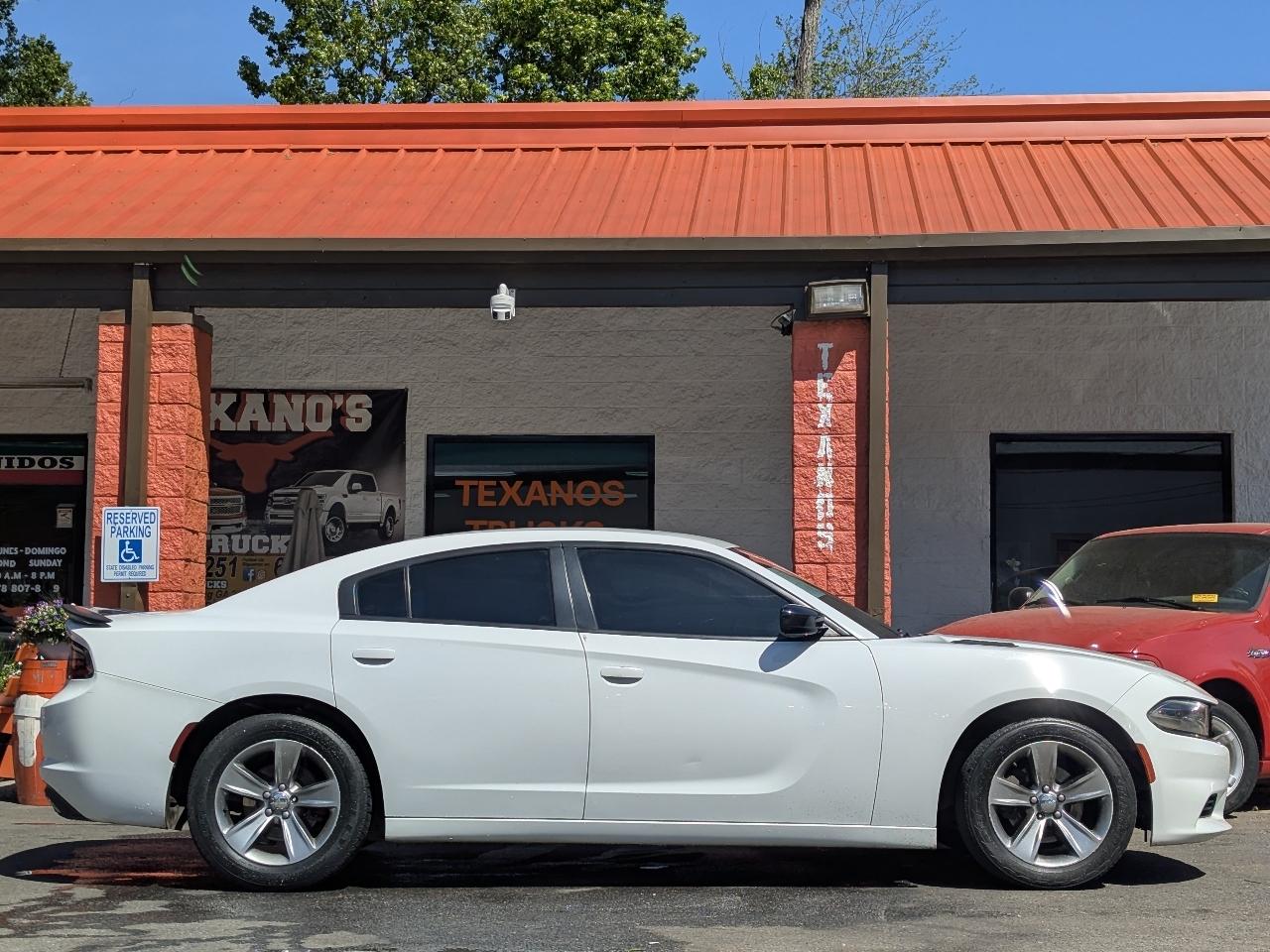 Dodge Charger SE 2017