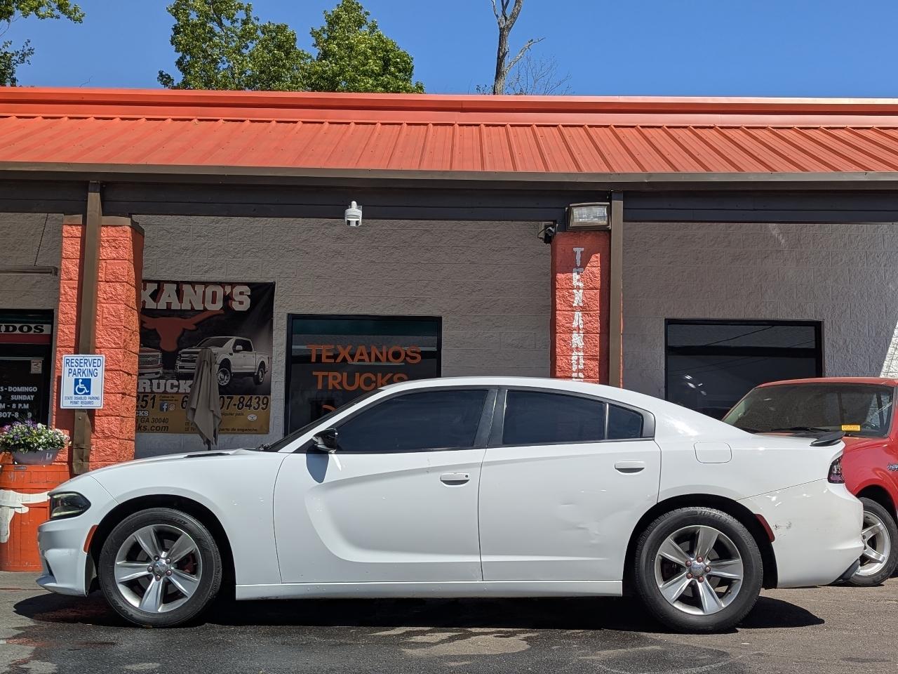 Dodge Charger SE 2017